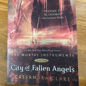 City of Fallen Angels (Mortal Instruments, Book 4)